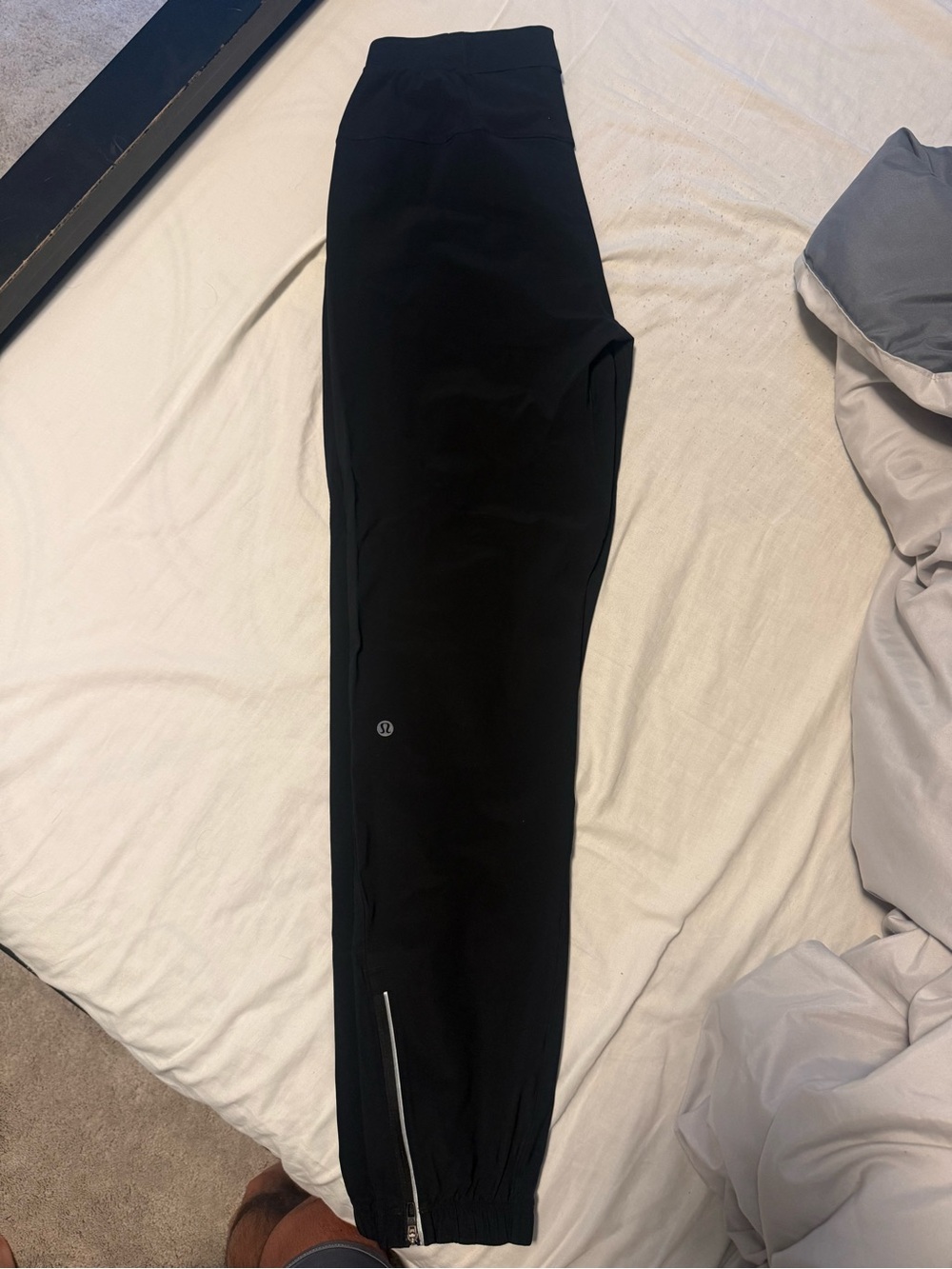 Lululemon Men’s Black Surge Jogger Small